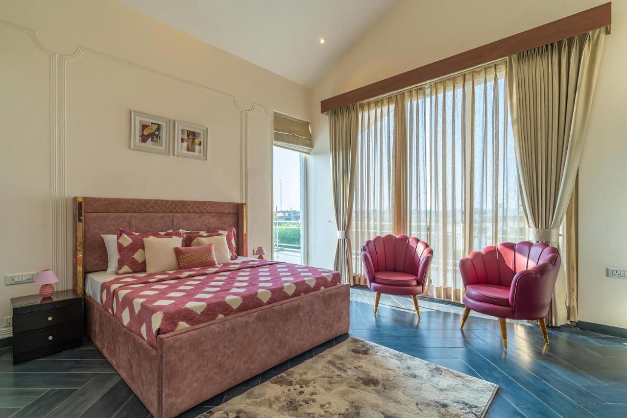 Stayvista At Serenity Farms With Pool, Lawn, Bonfire & Bbq Sohna Exterior foto